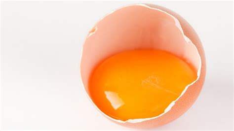 अंडे की जर्दी किसे नहीं खानी चाहिए | Who Should Not Eat Egg Yolk In ...