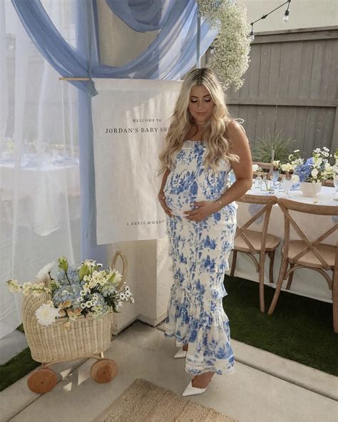 23 Stunning Baby Shower Maternity Outfit Ideas To Showcase Your Bump ...