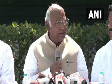 Mallikarjun Kharge "officially starts" campaigning for top post in Congress
