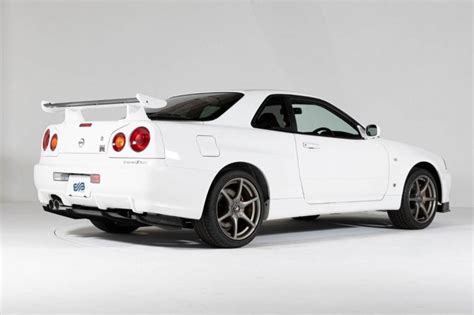 A pristine R34 Nissan Skyline GT-R with just 6 miles on the odo has ...
