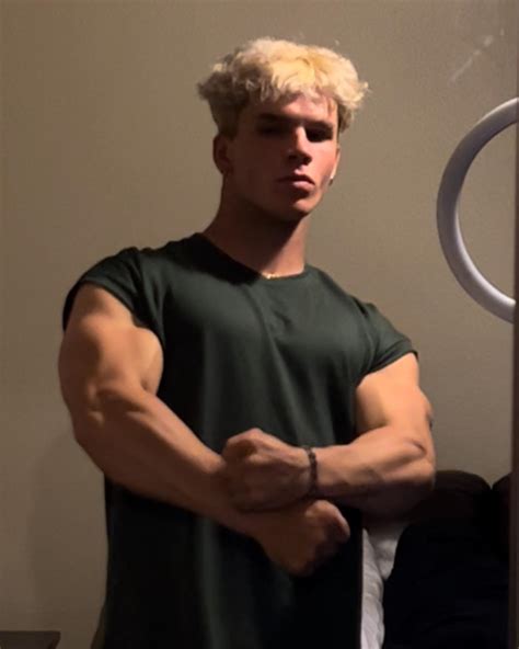 the beauty of male muscle: Sam