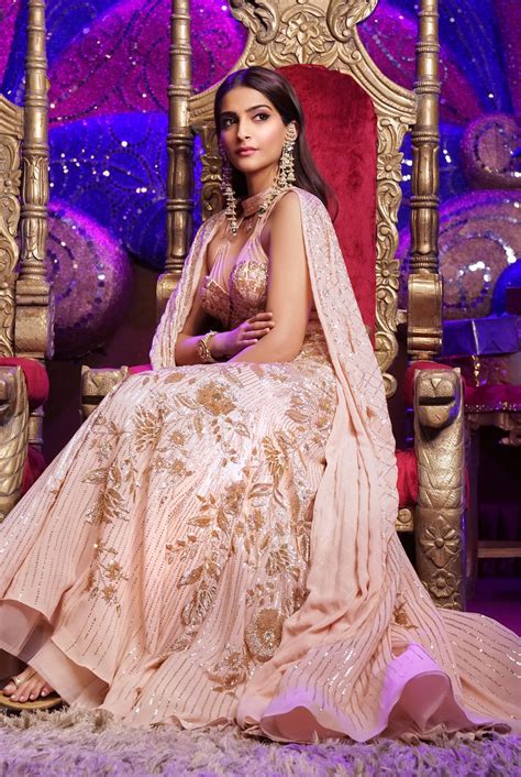 How to get Sonam Kapoor Ahuja’s sultry 'Veere Di Wedding' sangeet look ...