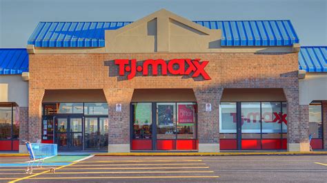 Dos and Don'ts of Shopping at T.J.Maxx: 13 Money-Saving Tips | GOBankingRates