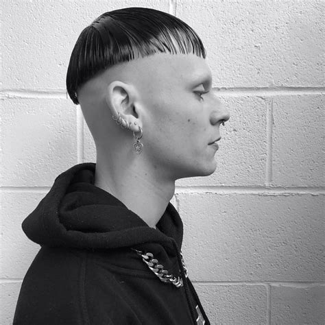 Mushroom Haircut is Back in Style - Check Out the Modern Ways to Style It