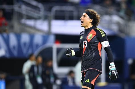 Memo Ochoa, con pie y medio en Monterrey; ya comunicó que no seguirá en ...