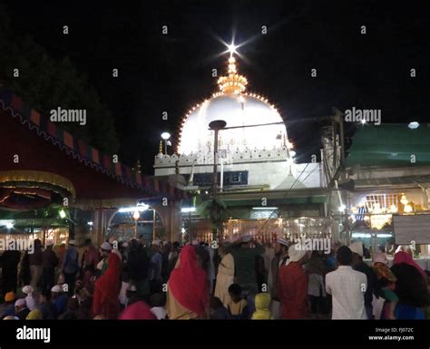 INDIA, AJMER: Devotees offer prayers at the Ajmer Sharif shrine in ...