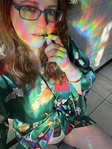 Oops no panties : r/nopanties