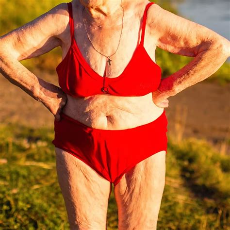 6 Hot Sexy Grandma Great Bikini Pics