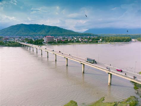 Bridge Over River 的图像结果