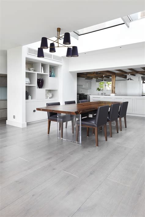 Exceptionally engineered wide-plank wood floors | Casas con piso gris ...