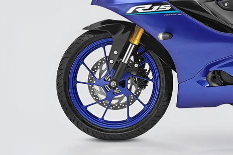 Yamaha R15 V4 Intensity White With Quickshifter On Road Price in ...