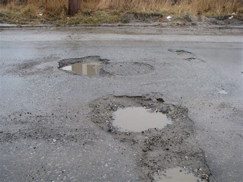 Bengaluru pedestrian knocked down by mini-truck while avoiding pothole ...