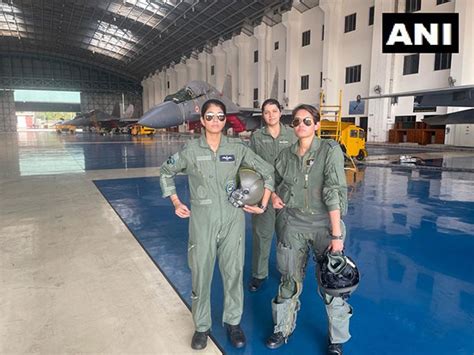 Amid growing women's power in IAF, female officers flying fighter jets ...