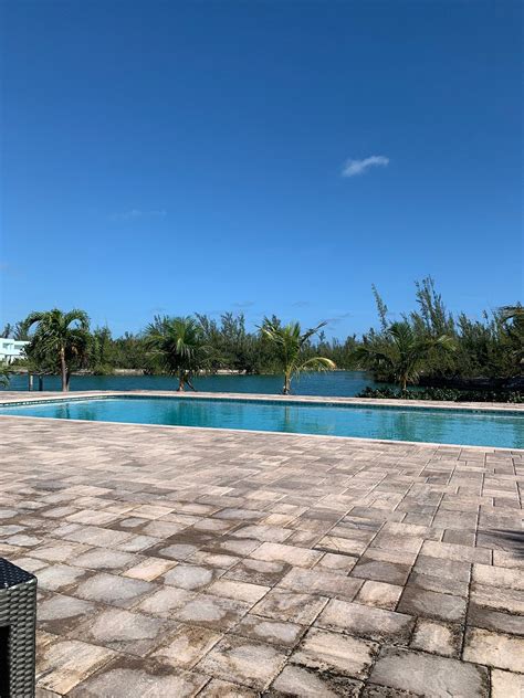 DOLPHIN COVE (Freeport, Bahamas - Grand Bahama Island) - Guesthouse ...