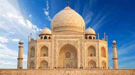 Here Are 5 Reasons Why You Must Visit The Taj Mahal at Least Once
