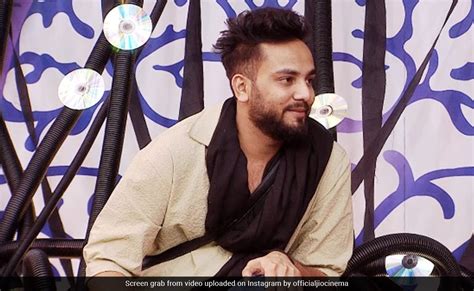 बिग बॉस ओटीटी 2: अपने हिस्से का खाना बचाकर एल्विश को खिलाती हुई नजर आईं ...