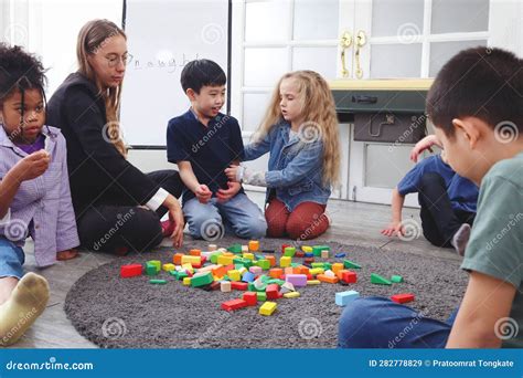 Play Group Student 的图像结果