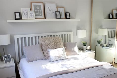 10+ Floating Shelf Above Bed Ideas