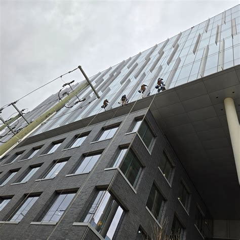 Scaling The Google Building