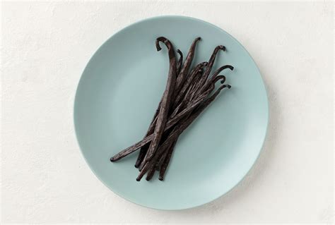 6 Vanilla Extract Substitutes to Use When You Run Out