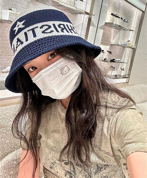 Fish ⛩️ CreatorDAO on Twitter: "Time to dox, I'm... Jisooooooo Catfishing in web3~ Statted Waifu ...