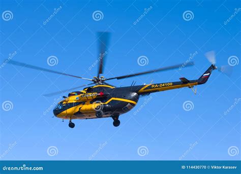 Der Hubschrauber Mi-8TV RA-24100 Des Fluglinie Alliance Avia AON ...