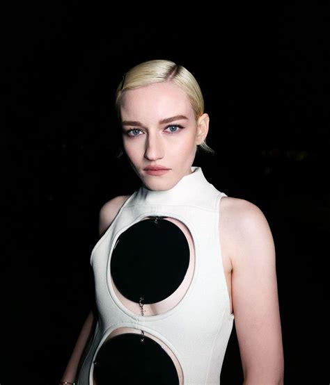 Julia Garner Nude Pics, Scenes and Porn 2024 - Scandal Planet