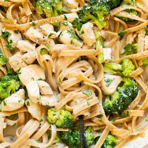 Chicken Fettuccine Alfredo With Broccoli