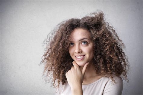 What makes hair frizzy and how to fix it
