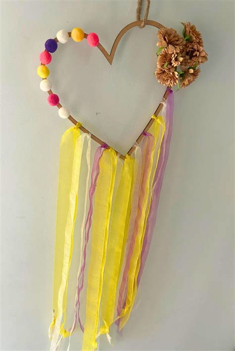 DIY Heart shape dreamcatcher – Young Artists Yard