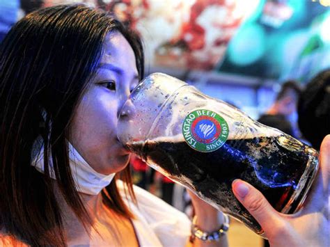 Mask-free - Chinese beer festival: Time to leave facemasks and worries ...