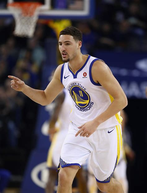 Klay Thompson's big 1st half, team defense power Warriors over Memphis