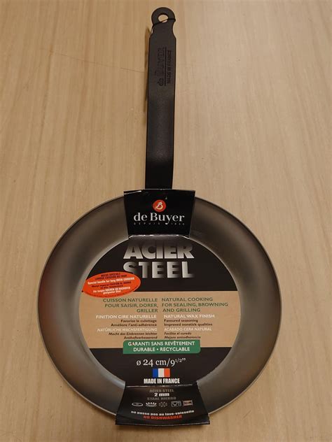 What model of de Buyer pan is this? I couldn't find it on the internet ...