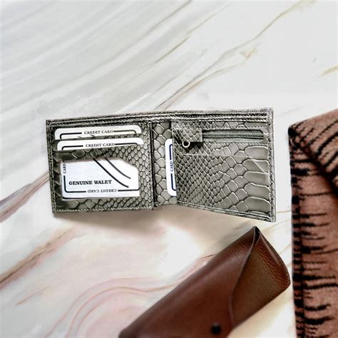 Personalized Men’s Textured Grey Wallet with Free Charm | TPC Gifts