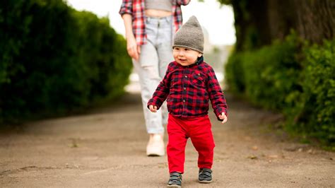 Is Your Child Limping? Understanding Causes And Symptoms | OnlyMyHealth