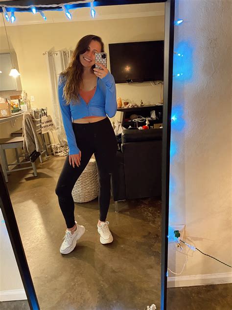 woahh mann on Twitter: "i’d be a hot soccer mom…