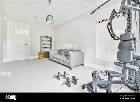 Empty Exercise Room 的图像结果