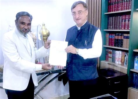 सांसद विवेक कृष्ण तनख़ा ने शव वाहन की राशि स्वीकृत कर अनुशंसा पत्र ...