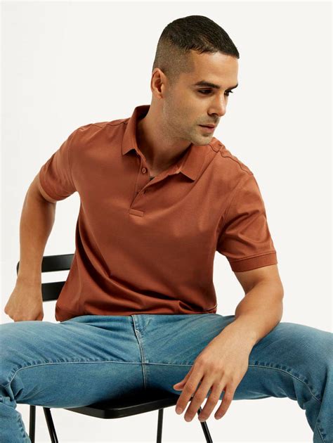 Buy Polo T-shirts for Men Online at Best Price – Levis India Store