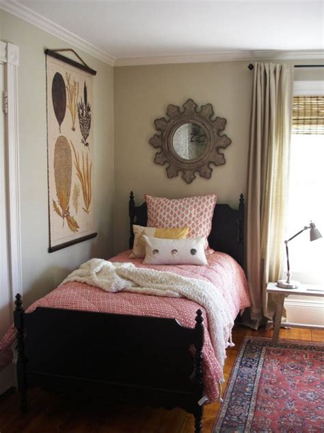 bed ideas for small guest room