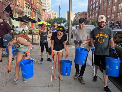 Bar crawl cleans up Cleveland’s neighborhoods - cleveland.com