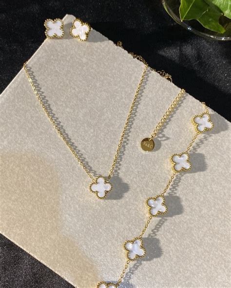 Shop online for Necklace and Jewellery Sets from Nitaara