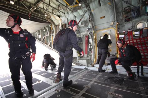 USASOC Black Daggers impress 70,000 Spectators at the Prairie Air Show ...