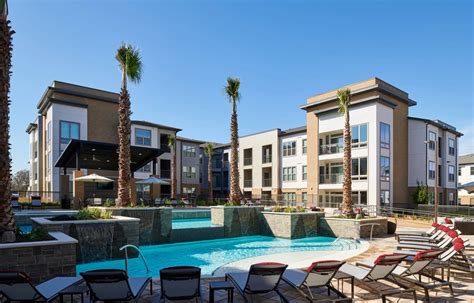 Lake Walk at Traditions | Apartments in College Station, TX