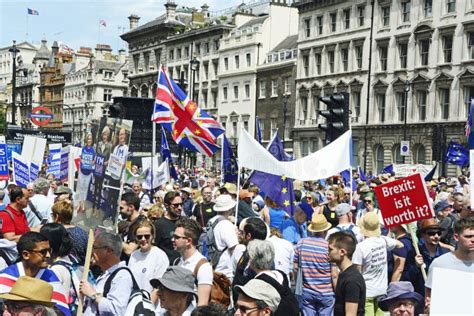 伦敦，英国 2018年6月23日 人` S表决抗议游行 图库摄影片 - 图片 包括有 符号, 降低: 119774472
