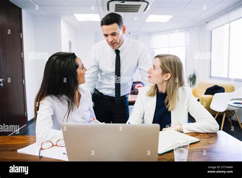 Modern Business People 的图像结果