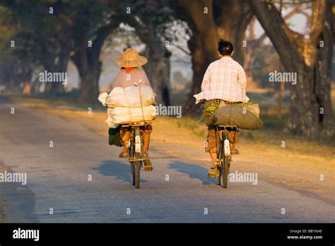 Mynmar Local People From City 的图像结果