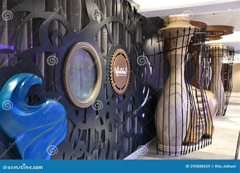 Wonderland Imaginative Cuisine Restaurant Aboard Royal Caribbean ...