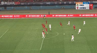 图集|成都蓉城球迷开放日气氛热烈 艾克森射门引来阵阵掌