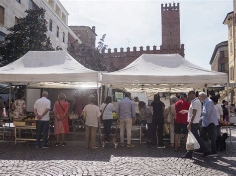 Buying Local 的图像结果